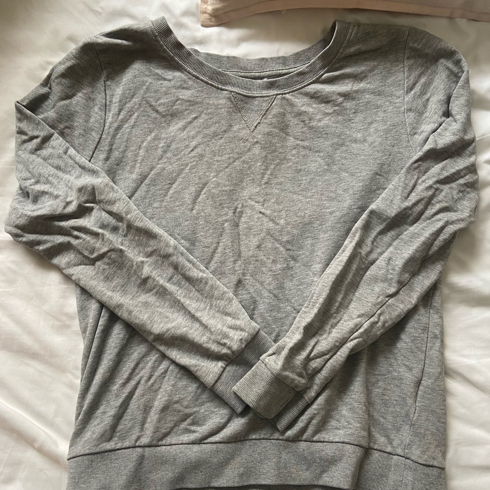 Casual, light weight crew neck